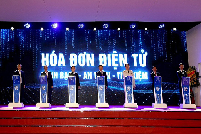 Ngày 21/11, tại Trụ sở Tổng cục Thuế, Bộ Tài chính tổ chức Hội nghị trực tuyến công bố triển khai Hệ thống hóa đơn điện tử. (Nguồn ảnh: doisongvietnam.vn)